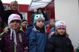 5G6H5882: Foto: Děti z Mateřské školy Masarykova se postaraly pejskům o bohaté Vánoce
