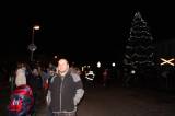 IMG_0710: Foto: Ve Vrdech rozsvítili vánoční stromek, na přítomné po roce dýchla vánoční atmosféra