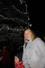 IMG_0723: Foto: Ve Vrdech rozsvítili vánoční stromek, na přítomné po roce dýchla vánoční atmosféra