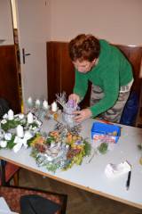 DSC_0502: Foto: Ve zbyslavských Vánočních dílnách vyráběli věnce, zvonečky i čerty