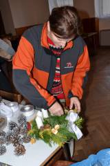 DSC_0507: Foto: Ve zbyslavských Vánočních dílnách vyráběli věnce, zvonečky i čerty
