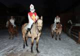 IMG_2978: Foto: V Miskovicích se děti dočkaly opožděné čertovské nadílky, Mikuláš dorazil na koni