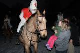 IMG_2985: Foto: V Miskovicích se děti dočkaly opožděné čertovské nadílky, Mikuláš dorazil na koni