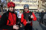 5G6H8621: Foto: Cyklisté si symbolicky připili a jako každý rok vyrazili na Sion