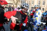 5G6H8638: Foto: Cyklisté si symbolicky připili a jako každý rok vyrazili na Sion
