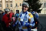 5G6H8642: Foto: Cyklisté si symbolicky připili a jako každý rok vyrazili na Sion