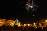 5G6H8815: Novoroční ohňostroj na kutnohorském Palackého náměstí nechyběl ani letos