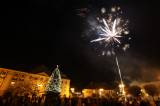5G6H8819: Novoroční ohňostroj na kutnohorském Palackého náměstí nechyběl ani letos