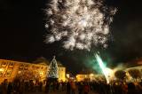 5G6H8830: Novoroční ohňostroj na kutnohorském Palackého náměstí nechyběl ani letos
