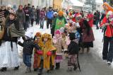 img_6045: Foto: Děti z kutnohorské MŠ Pohádka vyrazily do ulic v dlouhém masopustním průvodu
