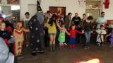 SDC11058_resize: Tupadelské děti s v neděli užily karneval, zahrál si s nimi čaroděj Emča