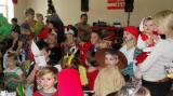 SDC11073_resize: Tupadelské děti s v neděli užily karneval, zahrál si s nimi čaroděj Emča