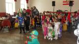 SDC11079_resize: Tupadelské děti s v neděli užily karneval, zahrál si s nimi čaroděj Emča