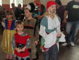 SDC11118_resize: Tupadelské děti s v neděli užily karneval, zahrál si s nimi čaroděj Emča