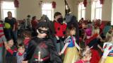 SDC11142_resize: Tupadelské děti s v neděli užily karneval, zahrál si s nimi čaroděj Emča
