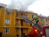 DSC_0017: Foto: Několik hasičských jednotek likvidovalo požár v čáslavské ulici Boženy Němcové