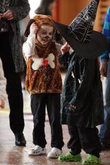 5G6H4376: Foto: Kutnohorskou sokolovnu obsadily děti, užily si tam tradiční karneval