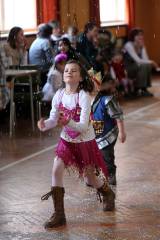 5G6H4443: Foto: Kutnohorskou sokolovnu obsadily děti, užily si tam tradiční karneval