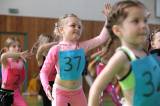 5G6H7492: Foto: Děvčata bojovala v tělocvičně Gymnázia Jiřího Ortena ve Velké ceně Kutné Hory
