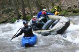 Doubrava86: Martinské kameny poslaly některé posádky do chladné vody řeky Doubravy
