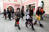 5G6H7026: Foto: Kosmetičky v úterý vyrazily do ulic Kutné Hory, zvaly na slet čarodějnic