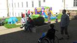 SDC11332: Dětský den na terase kavárny v galerii GASK zakončila soutěž v pojídání zmrzliny