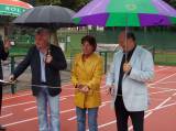 dscn0031: Lehkoatletický stadion v Čáslavi má nový povrch, fotbalové hřiště se dočkalo zavlažování