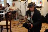 5G6H7298: V kavárně Blues Café zazněly bluesové kytary Juliana Sochy a Milana Konfátera