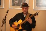 5G6H7332: V kavárně Blues Café zazněly bluesové kytary Juliana Sochy a Milana Konfátera
