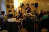 5G6H7334: V kavárně Blues Café zazněly bluesové kytary Juliana Sochy a Milana Konfátera