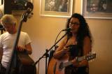 5G6H9675: Kavárna Blues Café nabídla hudbu slovenské dvojice Romanika