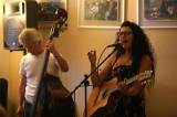 5G6H9676: Kavárna Blues Café nabídla hudbu slovenské dvojice Romanika