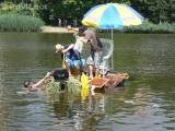 P1290952: Foto: První čáslavská neckyáda přilákala na Podměstský rybník plavidla i diváky