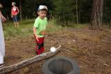 5G6H0373: Foto: Děti musely v paběnickém lese odevzdat své svačiny Otesánkovi!