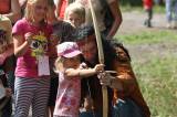 5G6H0542: Foto: Děti musely v paběnickém lese odevzdat své svačiny Otesánkovi!