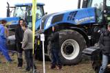 IMG_1075: Studenti byli během Polního dne v Čáslavi zasvěceni do provozu zemědělských strojů