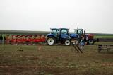 IMG_1081: Studenti byli během Polního dne v Čáslavi zasvěceni do provozu zemědělských strojů