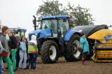 IMG_1098: Studenti byli během Polního dne v Čáslavi zasvěceni do provozu zemědělských strojů