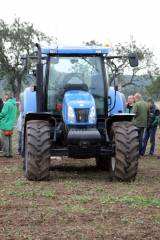 IMG_1104: Studenti byli během Polního dne v Čáslavi zasvěceni do provozu zemědělských strojů