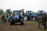 img_1154: Studenti byli během Polního dne v Čáslavi zasvěceni do provozu zemědělských strojů