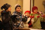 5G6H4142: Foto: Děti z MŠ a ZŠ v Červených Janovicích zazpívaly v kostele sv. Martina
