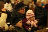 5G6H4211: Foto: Děti z MŠ a ZŠ v Červených Janovicích zazpívaly v kostele sv. Martina