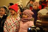 5G6H4274: Foto: Děti z MŠ a ZŠ v Červených Janovicích zazpívaly v kostele sv. Martina