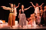 5G6H1057: Foto: Žáci twirlingového týmu Avanti v pátek dvakrát tančili „Zakázanou lásku“
