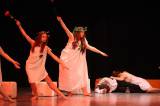 5G6H1207: Foto: Žáci twirlingového týmu Avanti v pátek dvakrát tančili „Zakázanou lásku“
