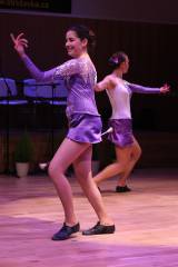 5G6H4644: Foto: Na malé scéně Dusíkova divadla v pátek tančily a hrály děti ze ZUŠ