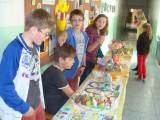 DSC06437: Velikonoční jarmark na ZŠ Vrdy přinesl pro nadaci „Pomozte dětem“ přes 20 tisíc korun