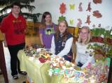 P1050402: Velikonoční jarmark na ZŠ Vrdy přinesl pro nadaci „Pomozte dětem“ přes 20 tisíc korun