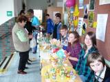 P1050415: Velikonoční jarmark na ZŠ Vrdy přinesl pro nadaci „Pomozte dětem“ přes 20 tisíc korun