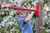 5G6H8505: Foto: Silva a František pomohli dětem z miskovické školky odemknout zahradu